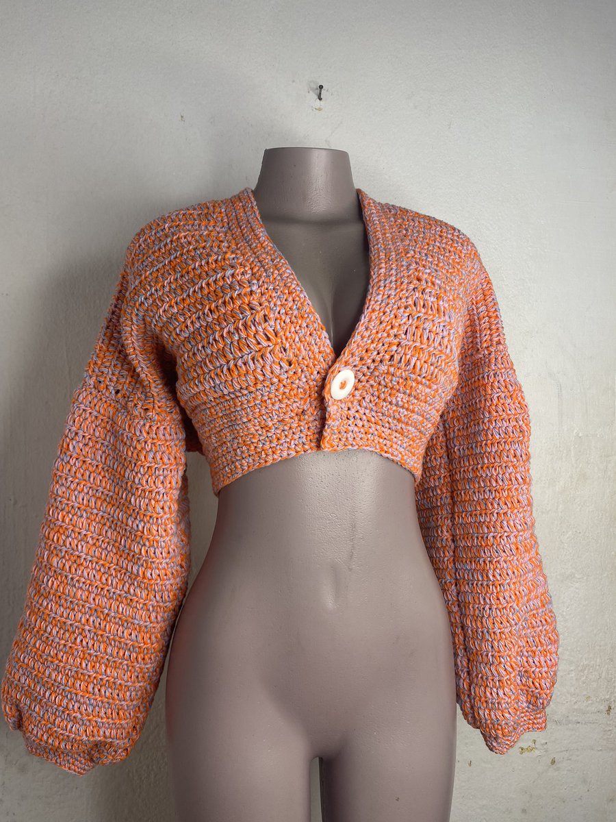 OreAkinde's tweet photo. 18 balls of yarn + 90 hours = this customized crop sweater 😍
Price: 30k/$2000
Please take time out to RETWEET this my handiwork to your timeline! 🧶🙏 https://t.co/Ob3GtOqbYU