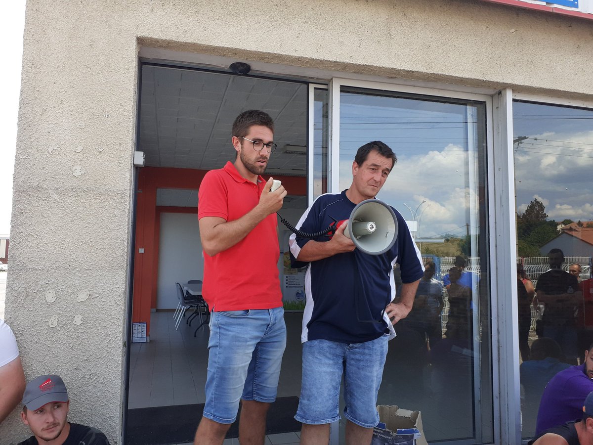 Fdsea43's tweet photo. Une délégation  fdsea/Ja a été reçue par Bruno Lecharte, directeur Sodiaal grand sud collecte, Damien Garnier, Jerome Maitre,Sébastien Laurent,  Mathieu Jouve, Eric Richard, Julien Duplomb. Une demande des syndicats d augmentation de prix de 20€ /1000 l sur le  3ème trimestre https://t.co/f9CdBTYyVS