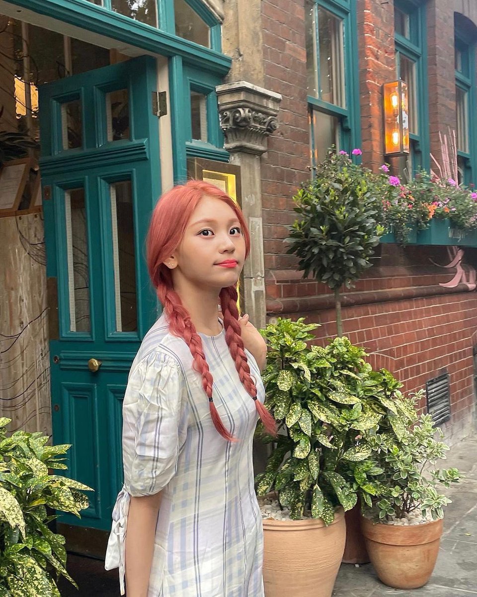 umjithinking's tweet image. braids is such a good look on her