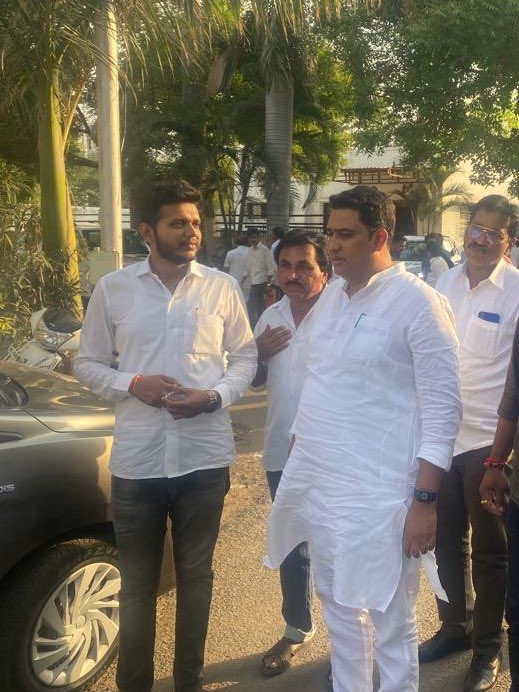 SRDspeaks's tweet photo. कोपरगावचे आमदार तसेच साईबाबा विश्वस्त व्यवस्था संस्थान शिर्डी चे अध्यक्ष मा.अशुतोषदादा काळे यांना वाढदिवसाच्या हार्दिक शुभेच्छा 🎉🎉🎉 @AshutoshAKale @SunilGavhaneNcp @suhasubhespeaks https://t.co/F4cTHiTpsz