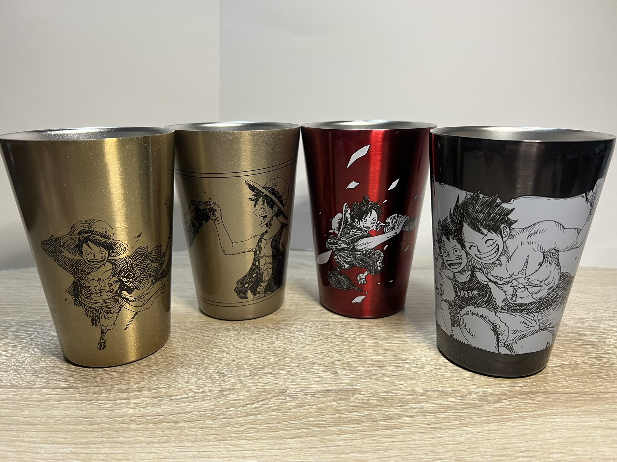 Kei One Piece垢 ゾロ誕 A Twitter 去年買った セブンのone Piece Magazine特製タンブラーゴールドと どれも高級感あるデザインでカッコいい Onepiece T Co Wkatfniu5d Twitter