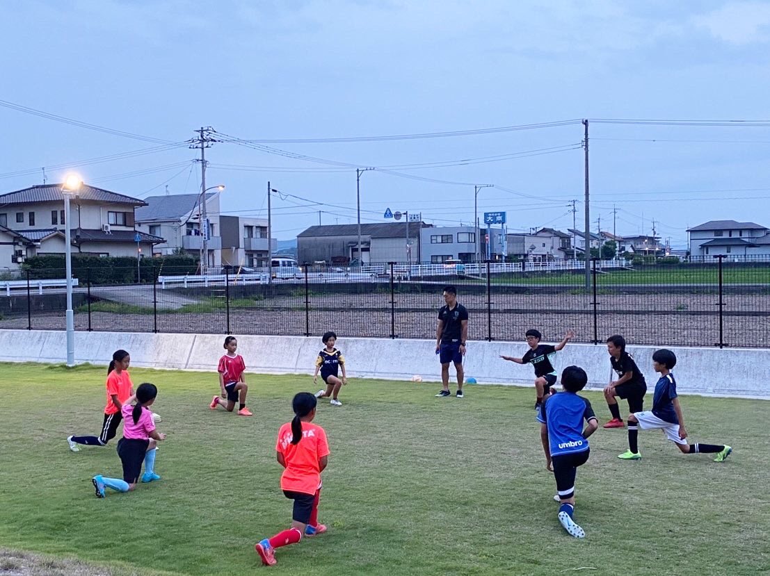 fussball0314's tweet photo. サッカースクールを開講してから４ヶ月。

有り難い事に生徒たちが増えてきました。
女子選手もたくさんいます⚽️

子どもたちが楽しくサッカーができ、更にレベルアップできるよう、より一層指導に力を入れていきたいと思います。

#Liebst
#サッカースクールリープスト
#香川県 
#女子サッカー https://t.co/ptQHycScnu
