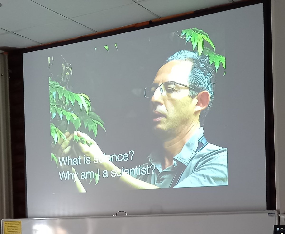 Today we are having a great discussion with <a href="/KamounLab/">Sophien Kamoun</a> about using social media to promote our science. It is time to burst the academic bubble. Get ready twitter! I am here! #imascientist #AcademicChatter #AcademicTwitter <a href="/Fabiteam1/">FABI</a>