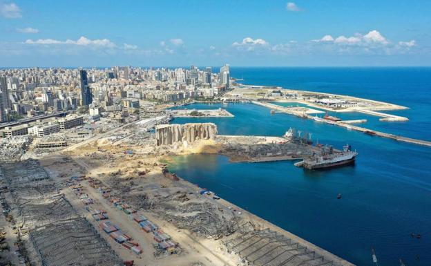 EmbajadaLibano's tweet photo. Hoy  4 de agosto se conmemora el segundo aniversario de la explosión ocurrida en el puerto de Beirut. Manifestamos nuestro acompañamiento para aquellas  familias que hoy necesitan el abrazo del consuelo; y deseamos un pronto “renacer” como siempre lo ha hecho nuestro amado Líbano https://t.co/z4GGC3ZEDt
