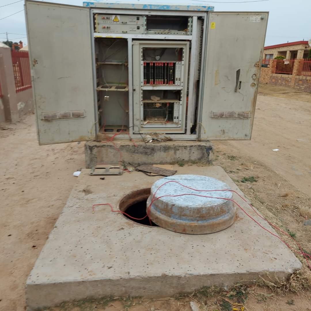 Veetra__'s tweet photo. The joint activation by police, private security and farmers led to the arrest of six foreign nationals in Marquard, found with eight stolen network batteries. 

They are facing charges of contravention of immigration Act, possession of stolen property &amp; damage of infrastructure. https://t.co/Fl0qNmytZi