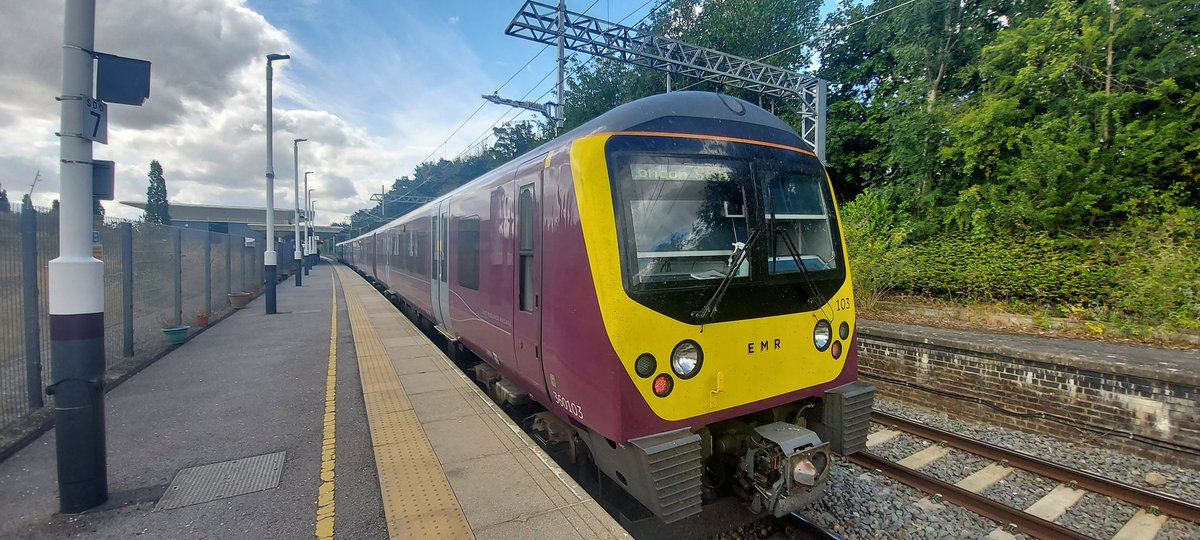 thesatnav89's tweet image. Started off with an 8 car this morning ended up with a 4 car have being enjoying this turn today as its an easy turn with a mid afternoon finish #dailyunitphoto #trainguard #buzzbuzz