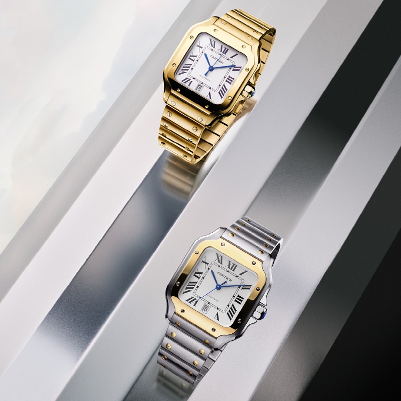 Cartier's tweet photo. La présence de l'or et de l'acier renforce le détail signature des vis apparentes de ce design iconique. #SantosdeCartier