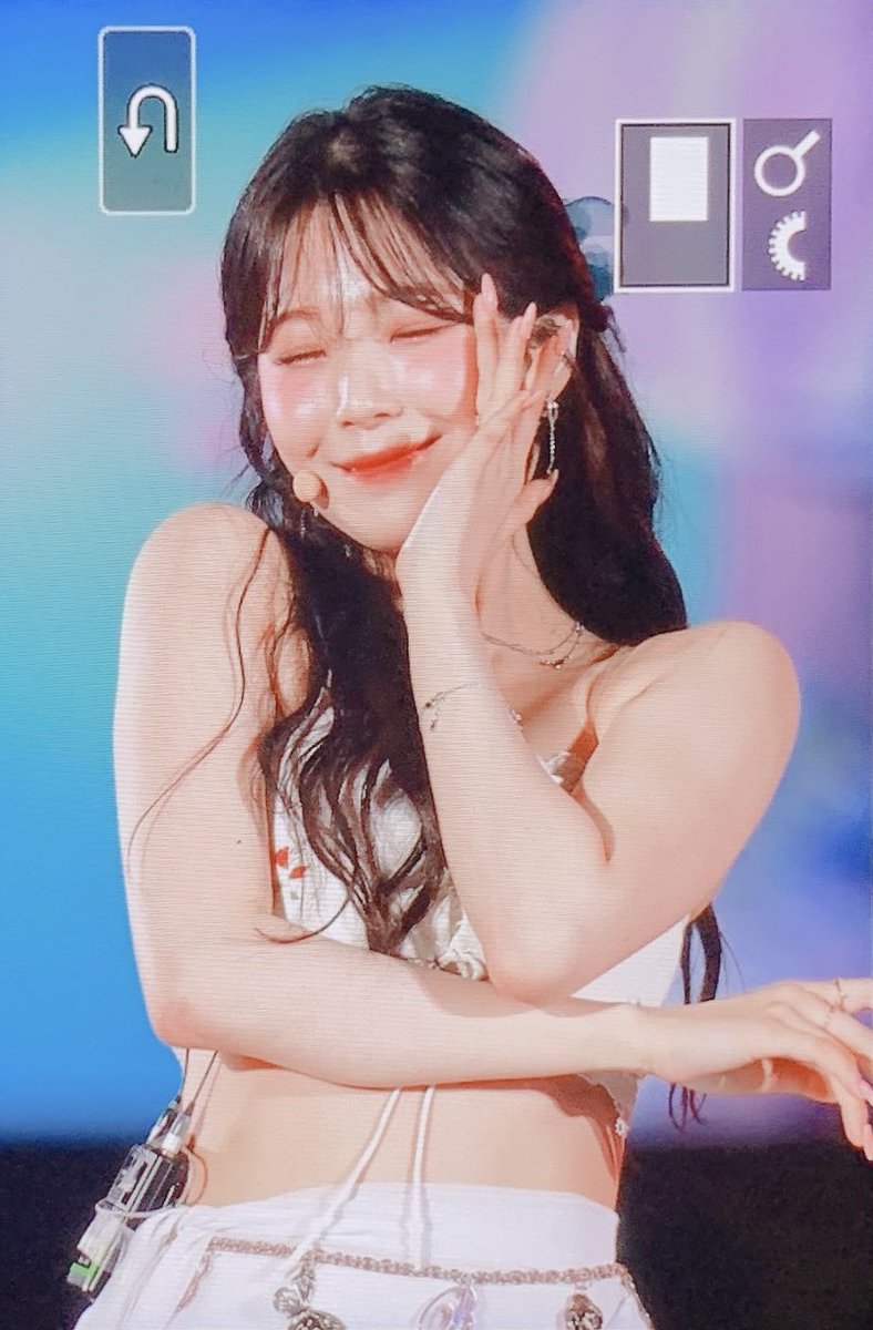JIHEON_120's tweet photo. 220804 칸코레 프리뷰
일본에서도 대박나자👊🏻❣️
#fromis_9        #프로미스나인        #백지헌 https://t.co/X7V5AacVla