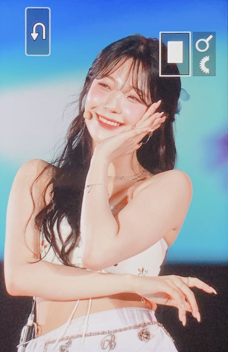 JIHEON_120's tweet photo. 220804 칸코레 프리뷰
일본에서도 대박나자👊🏻❣️
#fromis_9        #프로미스나인        #백지헌 https://t.co/X7V5AacVla