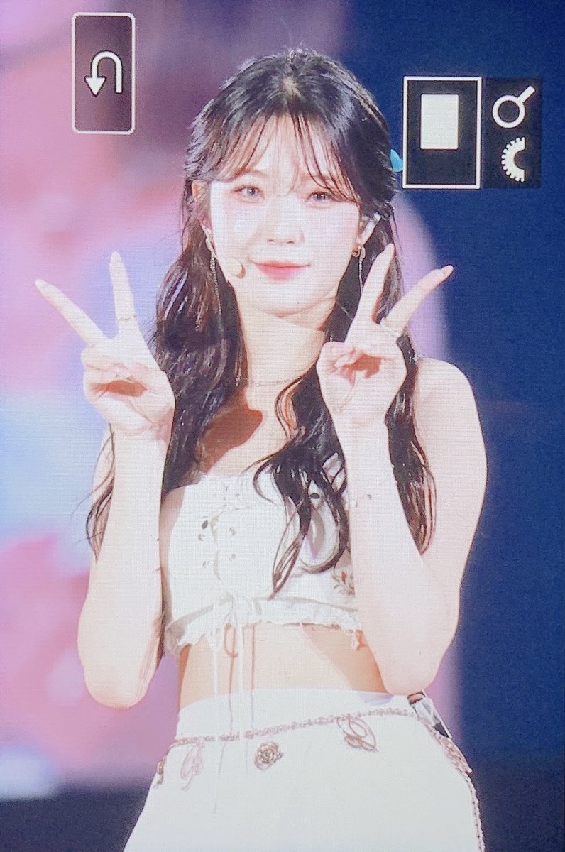 JIHEON_120's tweet photo. 220804 칸코레 프리뷰
고생 많았엉🤍
#fromis_9         #프로미스나인         #백지헌 https://t.co/cO4RveSyjb