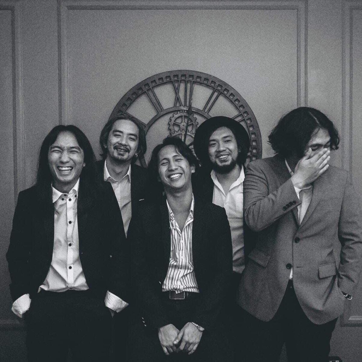 INTRODUCING TO YOU, THE EARLY EARS! 

BANTAY SA DILIM ▶️ youtube.com/watch?v=qaZDiA…

The Early Ears is heavily influenced by vintage rock and roll, new wave, grunge and indie rock. This band is the missing link between the music of yesterday and the music of today.