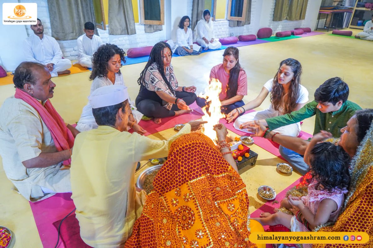himalayanyoga1's tweet photo. The philosophy of Yagna teaches a way of living in a society in harmony, a living style to promote and protect higher human values in society - which is indeed the basis of human culture.💫
#himalayanyogaassociation #fireceremony #havana #yanga #mantra #chanting #yogaschool https://t.co/0tcXoauJFd