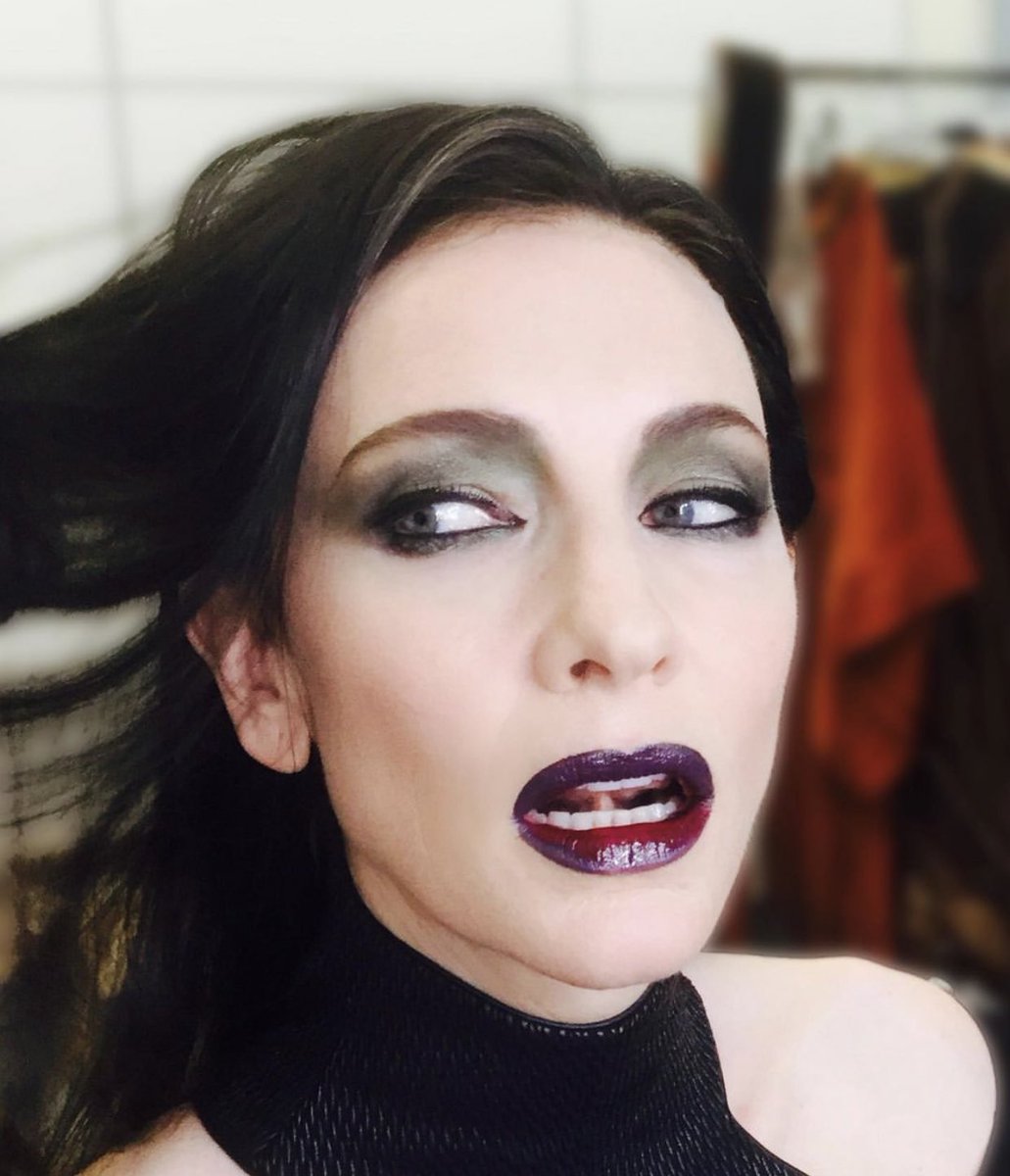 ElegantC29's tweet photo. Now, let's all bow down to Hela. The hottest and the Goddess of Death. https://t.co/s47SdeC2xD