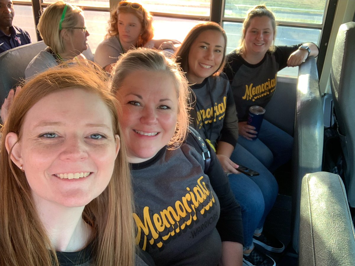 _mscapps's tweet image. On the way to Convocation. 
Win the Battle!! @2018Memorial #mhswarriors #fisd #winthebattle