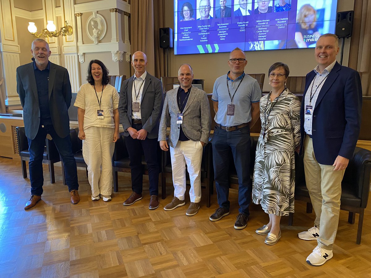 MikaTuuliainen's tweet photo. Tärkeä #SmartCities ja #mydata avaus @Jyvaskyla ! Datatalouden mahdollisuuksista raikkaasti City in the Pocket -lanseerauksessa, kiitos mielenkiintoisesra paneelista @Miccol0 @kirsihakaniemi @ksmlfi @PirkkaFrosti @KosonenT @AbloyOy Mikko Ahonen @sitowisegroup ja KirsiHeikkilä https://t.co/qeLtM2npvI