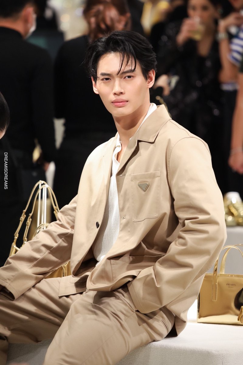 dreamisdreams's tweet photo. เมื่อแฟนคลับตะโกนว่า น้องวินหล่อมากกก 555555555555 ใช่ค่ะ เมนชั้นหล่อด้วยตลกด้วยค่ะ 🤣 #PradaShine #winmetawin @winmetawin https://t.co/dWJZ4QVofQ