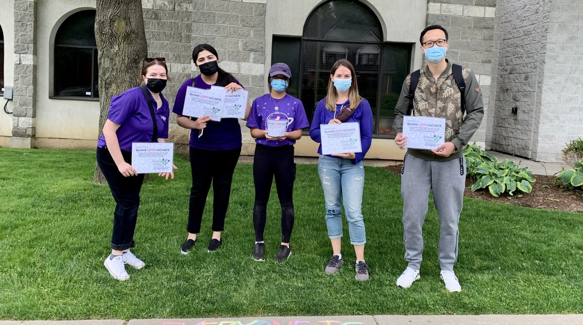 LiveDiff's tweet image. This is Circles in action! @InvestChildren has organized a sock drive, book drive &amp;amp; the Chalk for Change Campaign for their compassion projects. We’re so proud of the work they're doing and the meaningful impact they’re making. Learn more: bit.ly/3ztRtvX #lovenothate