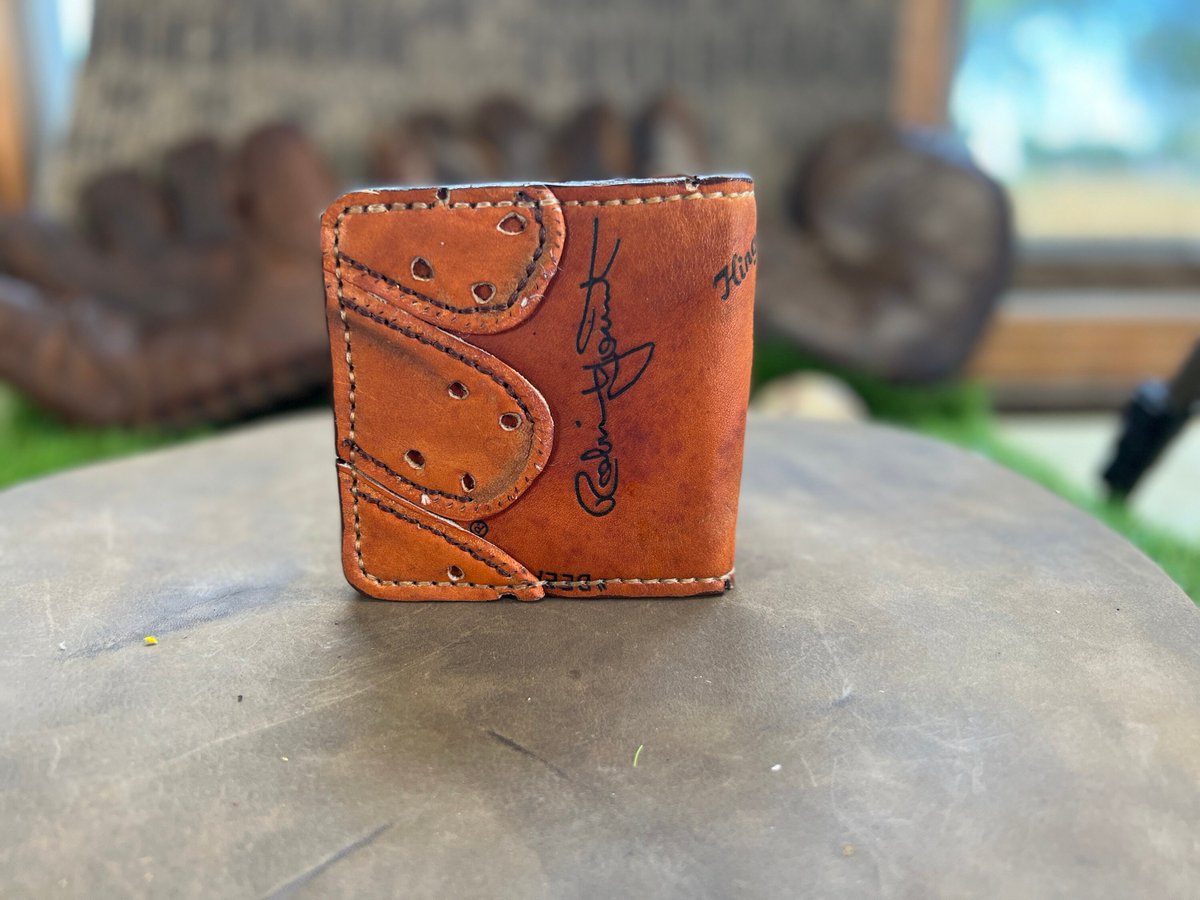 oldgloves's tweet photo. Excited to share the latest addition to my #etsy shop: Robin Yount Fingers Wallet. https://t.co/fkm6dZigjd #leatherwallet #baseballwallet #glovewallet #wallet #baseballglove #oldglovewallet #vintagebaseball #vintageleather #vintage https://t.co/Ug4qffz7so