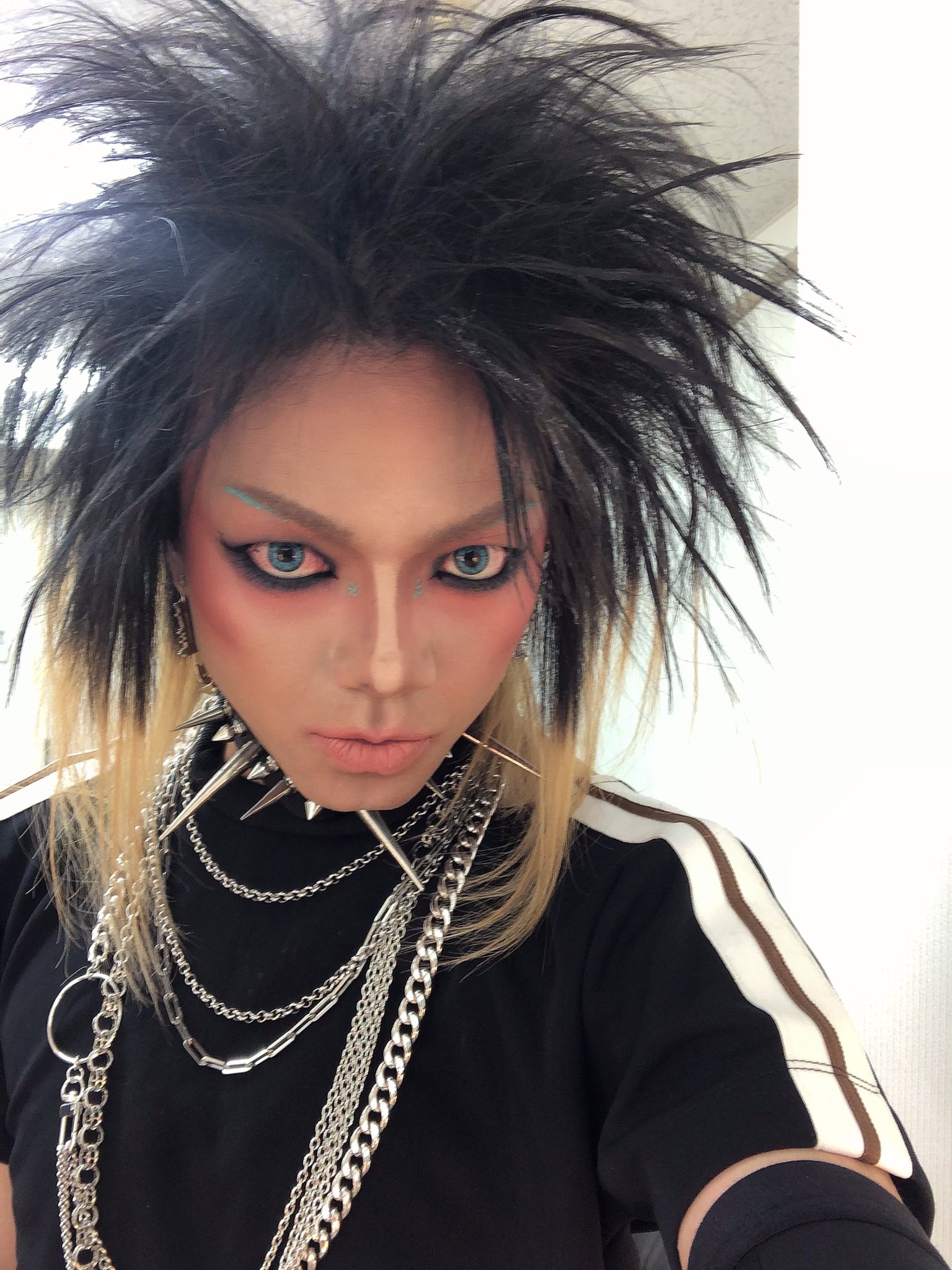 sukekiyo yuchi sukekiyo TOUR 2022 「蠢く、首ったけ」初日、新宿BLAZE公演終了です！ ありがとうございました！  お客さん達とっても生き生きしてて、日頃のちょっと辛いこととか吹き飛びました。。 そして先輩、髪立てて頂いてありがとうございました！ （ていうか上手  ...