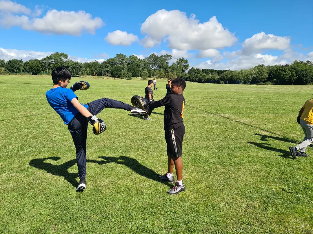 womenzonebfd's tweet photo. Watch out! The kids are busy learning boxercise in the middle of the park 🥊

#WomenZoneBFD #haf2022 #haffun 
@bradfordmdc @educationgovuk https://t.co/syz2fOP15y