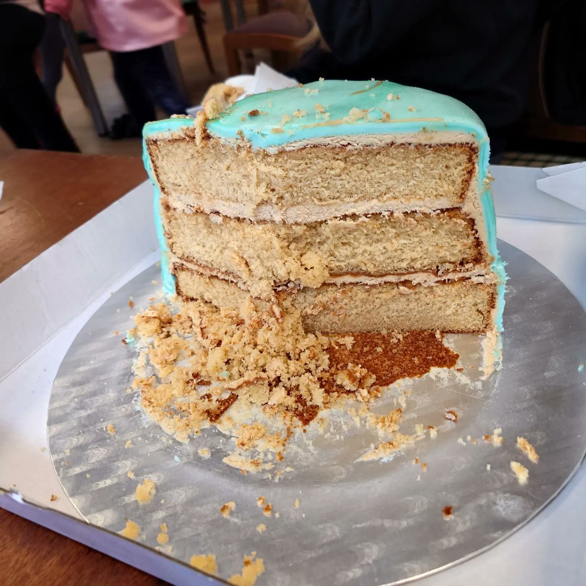 Manxy_Girl's tweet photo. Made this Gluten free, Caramel cake with caramel buttercream, Geode style, for my niece's Bday for 30/7/2022 &amp; it went down well &amp; they said it tasted amazing. #birthdaycake #glutenfree #caramelcake #geodecake #cake #cakedecorating #cakeart #cakedesign #fondant #glutenfreecake https://t.co/uLpH7HSpWx