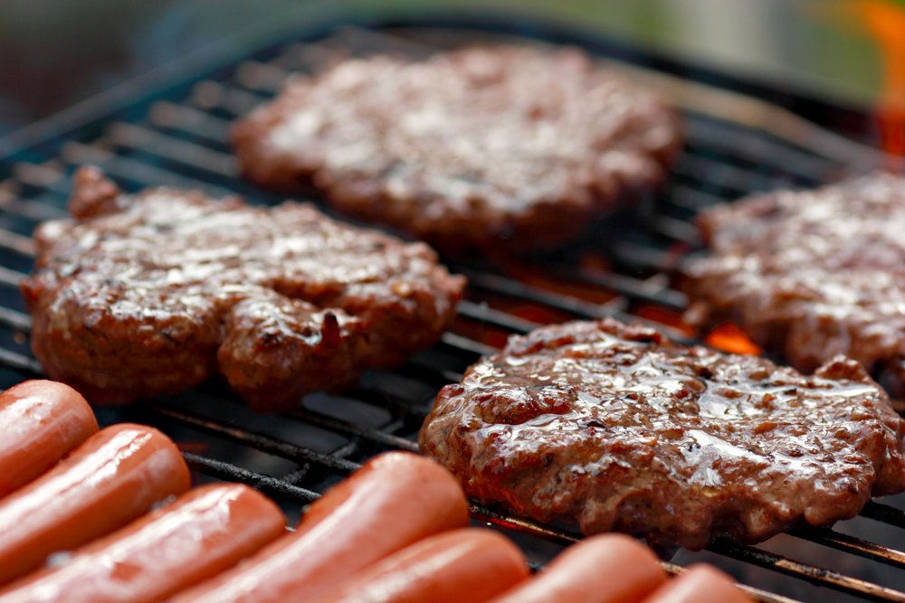 Let's settle the debate before the BIG event Wednesday, 10 Aug!😮😃 
What's better on the #BBQ?🤔 
🍔 Burgers
🌭 Hot Dogs

#Buckingham #Rugby #WomansRugby