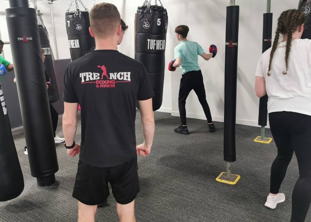 PSOSDunfermline's tweet photo. #DunfermlinePSYV sampled their first ever Punch Beyond session @trenchboxing
Gained insight on how emergency services respond to serious violent incidents
Then tested their fitness & endurance jumping into hard hitting boxing session π₯π₯
#PunchBeyondYourLimits
@PolScotVol https://t.co/d3OASXeReZ