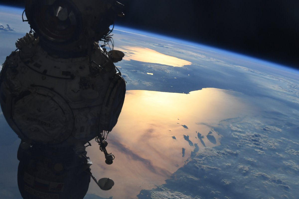 AstroSamantha's tweet photo. Hello Europe, ciao Italia! So strikingly beautiful last night in the golden evening light. How many lakes, rivers and seas can you recognise? #MissionMiverva https://t.co/oc76KGt2My