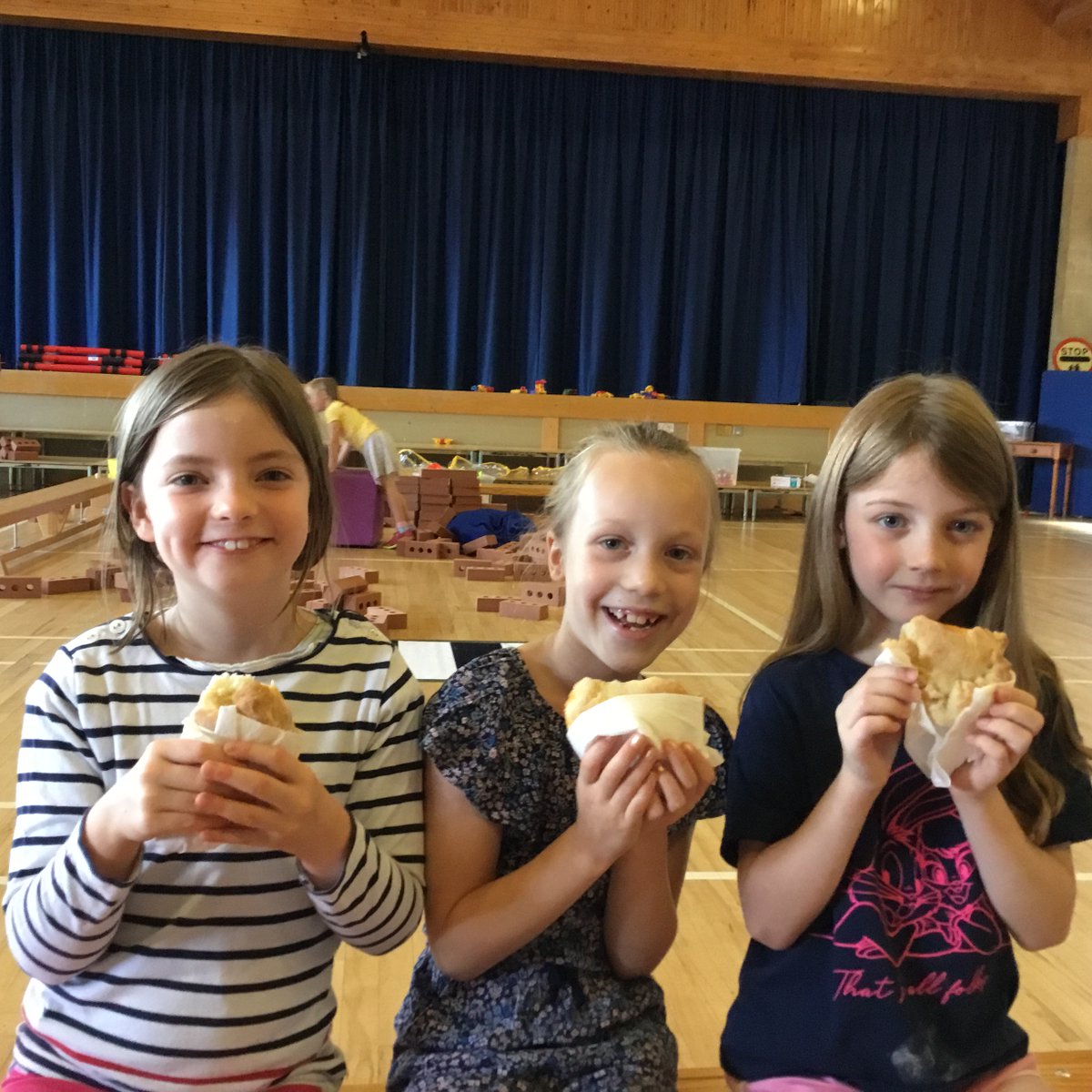 manorprep's tweet photo. Painting and pizza making at Manor Fun
#ManorPrep #ManorFun #Summer #Summerholidays #Holidaycamp https://t.co/HzvAH1OMNQ
