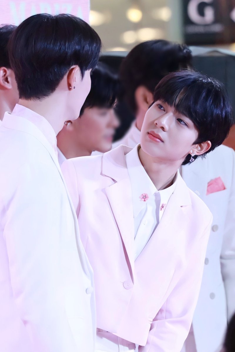 SirilukPts's tweet photo. สายตานุนิวก็คือแบบ แมวอ้อนอ่ะ พี่ซีทนไหวได้ไง🥺💙🧡

@zee_pruk @CwrNew 
 #7wonder7thMarizaClinic
#zeenunew #ซนซน https://t.co/J6UPJKWhvv