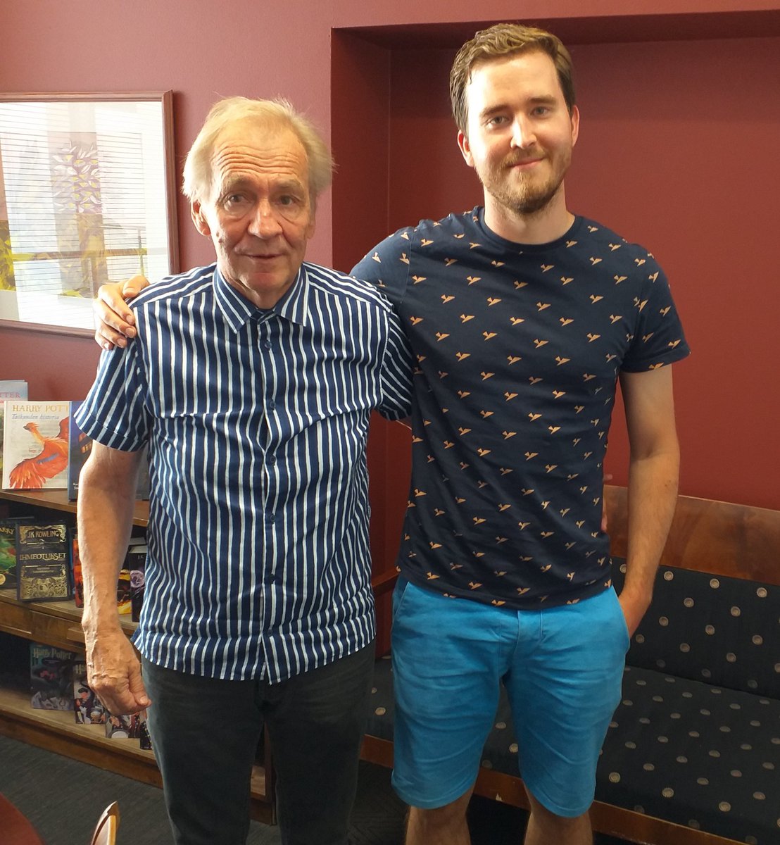 Luovutimme Martti Kuuselan elämäkerran käsikirjoituksen kustantajalle. Teos on ulkona syyskuussa ja se ilmestyy myös äänikirjana. Kiitos Masa, että luotit.