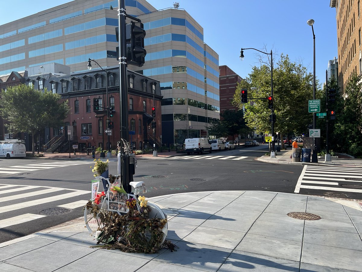 Hi, <a href="/DDOTDC/">DDOT DC</a>. Thank you for activating the traffic light at 21st + H, NW. Now finish the job and add a NO TURN ON RED sign for SB drivers on 21st.

It’s the least you can do to recognize cyclist and pedestrian life after Shawn O’Donnell was killed by a truck driver there.

#bikeDC