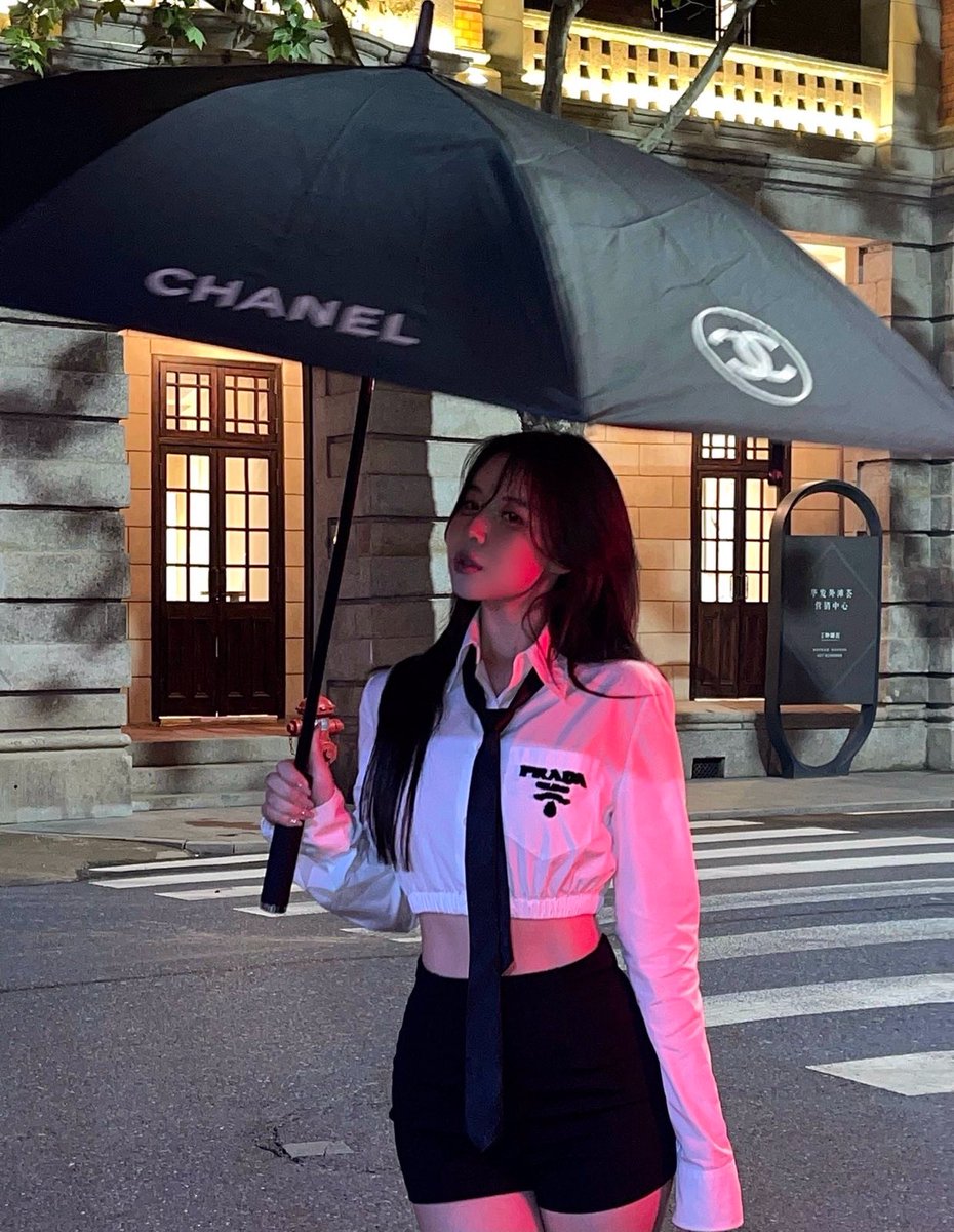 From the professional photographer's crosswalk selfie photo, perhaps in the photo, we can more perfectly express themselves