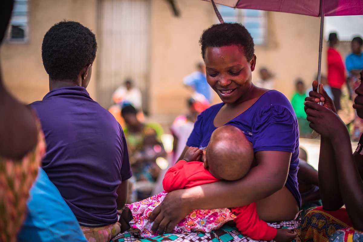 #Breastfeeding plays an important role in improving nutrition & food security. @USAIDRwanda @FeedtheFuture Hinga Weze facilitated the adoption of healthy behaviors like breastfeeding to address nutrition gaps & enhance the health of women & children under 2. #WBW2022 #MomandBaby