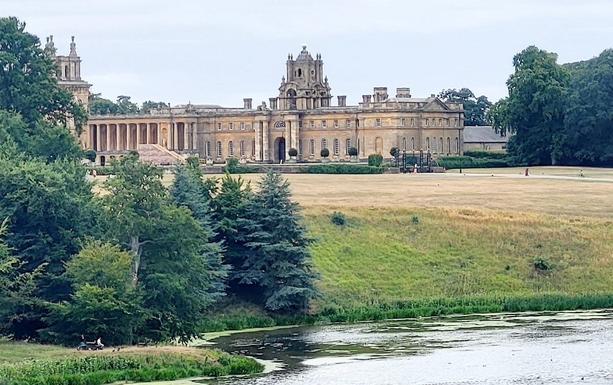jowildman's tweet photo. Lovely to be back at Blenheim Palace arbiting at the Oxfordshire Girls Chess Championships 2022.  Such an inspiring venue for the young girls and a good time was had by all. Thanks to  @AV_chess, @OxonJuniorChess and @BlenheimPalace for a great event. #girlschess #chess #girls https://t.co/LT8FXIR9MP