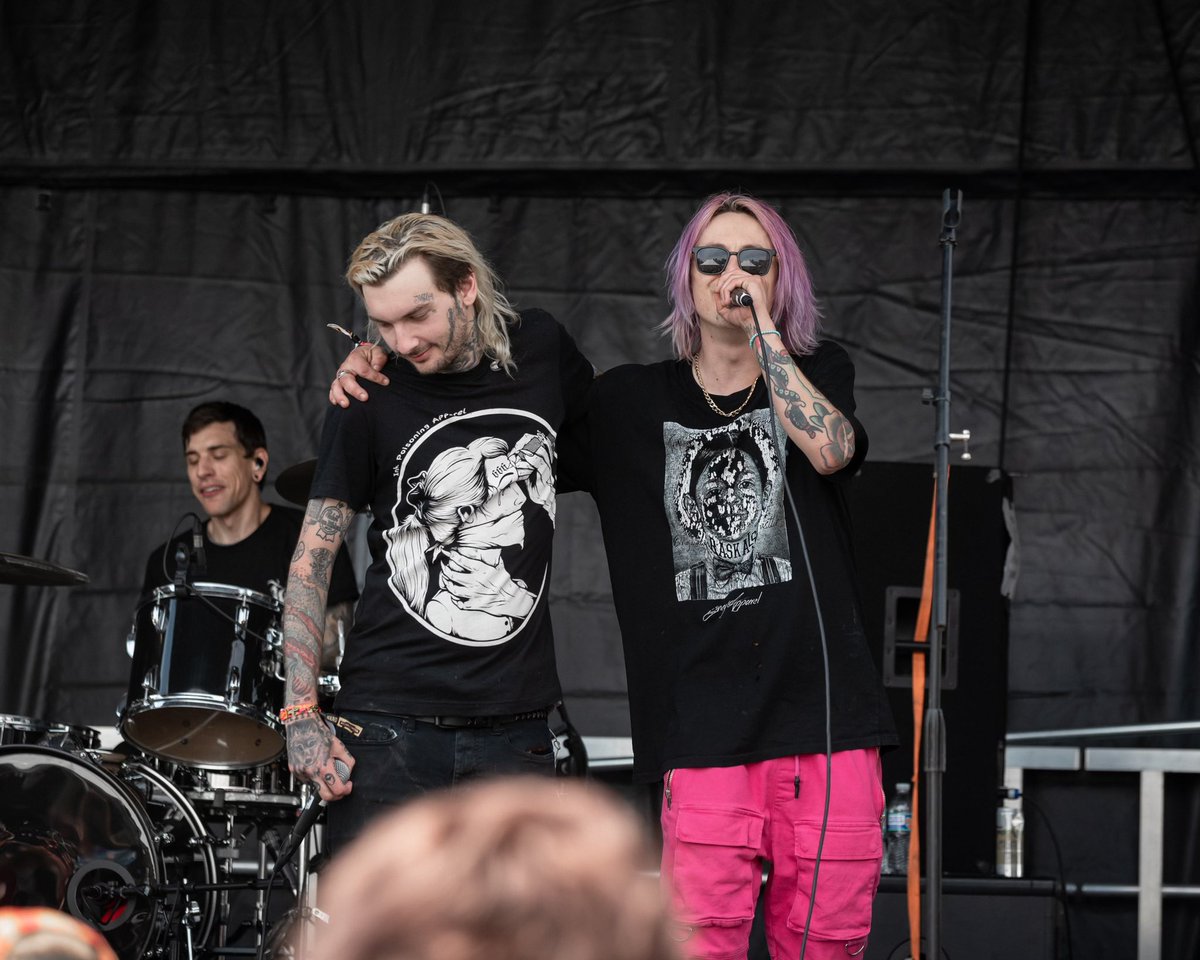 Cause I’m givin’ YOUUUUU UP!
New song out now! Link below
📸: @allyn_samp0411 

tinyurl.com/2j4awwbb