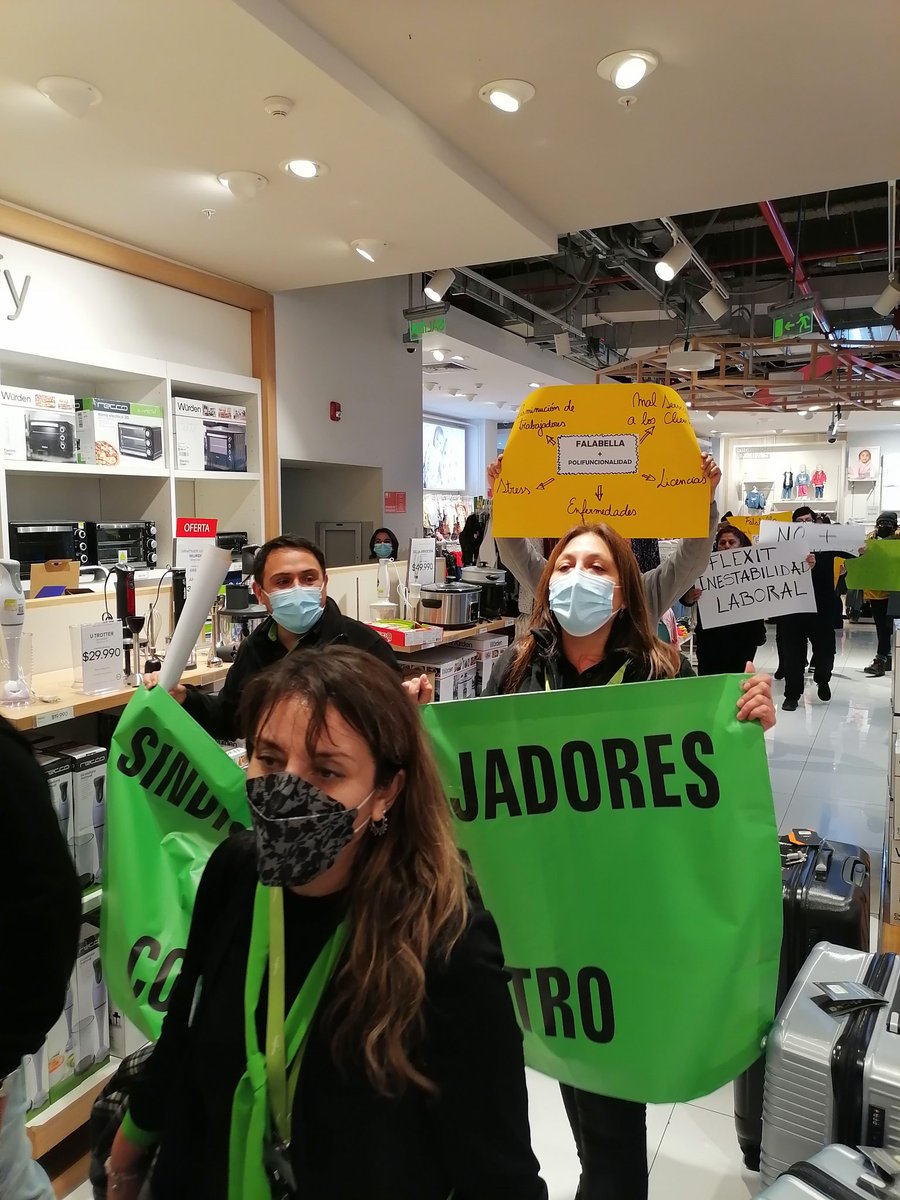 SFalabellaV's tweet photo. Todos los sindicatos a nivel país presentes luchando x los trabajadores en la cuidad de Los Ángeles https://t.co/2E5kadOXNG
