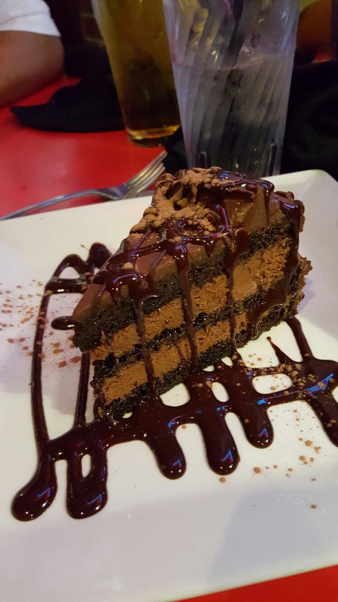 Chelesea07's tweet photo. I can't resist myself😂
#deserts #pestry #chocolate https://t.co/wAb8nxDIko
