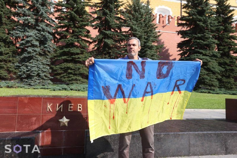 IrineKuklina's tweet photo. Alexander Salamov, attivista dei diritti umani arrestato in Alexandrovskiy Sad vicino al Kremlino. Ma voi continuate ad ascoltare #Dibba #Capuozzo #Caracciolo #Orsini #paceproibita e #ItaliaSovranaePopolare e cio che vuole KGB, farvi diventare zombie.
#protestecontroguerra https://t.co/64XlnPUHUc