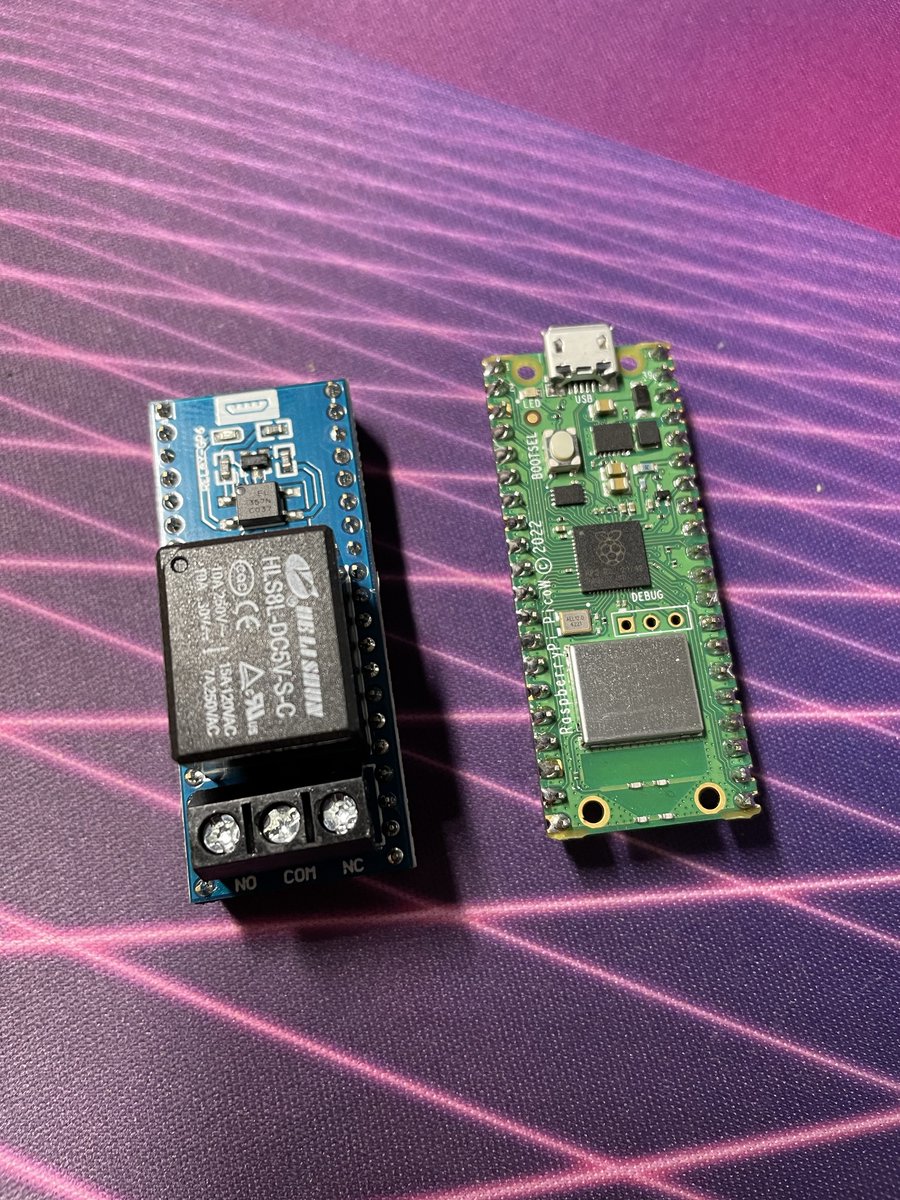 didn0t's tweet photo. Finally brought my 21 year old garage door into the 21st century. Now with IoT 🤖  @home_assistant  @Raspberry_Pi  @micropython https://t.co/OeroDv0TwV