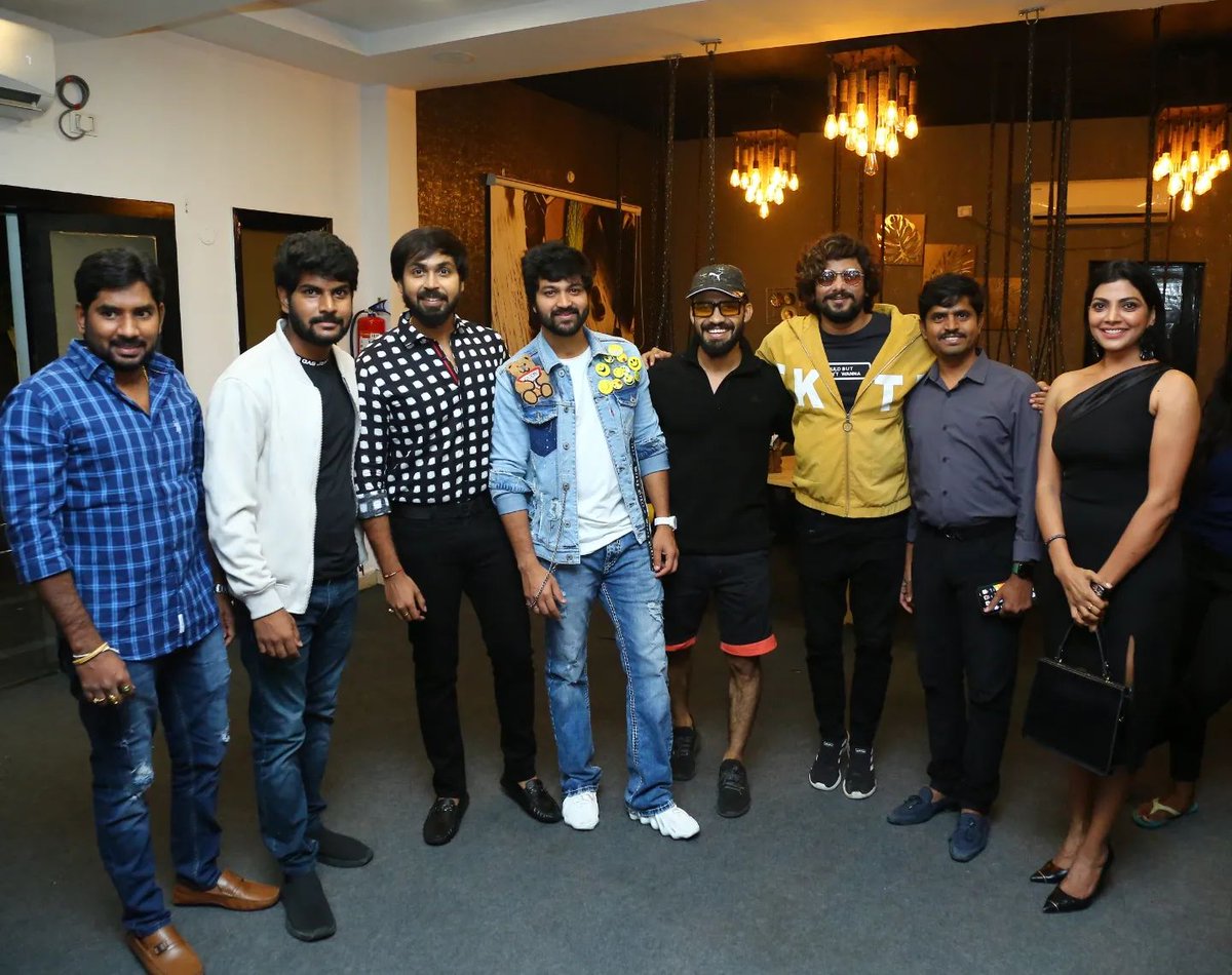 a2zaddaofficial's tweet photo. మానస్ బర్త్ డే పార్టీ.. ఫ్యామిలీ, ఫ్రెండ్స్తో సెలెబ్రేషన్స్
#ActorMaanas #MaanasNagulapalli #BiggBossTelugu5 #BiggBossTelugu #BirthdayParty #Birthday #Celebration #Tollywood #Party #Friends #Family #Actor #BlackandWhite #style https://t.co/57i1Bn9pQP