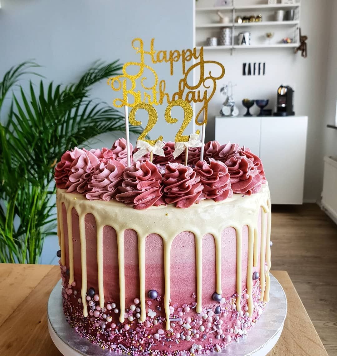 TaylorL39024670's tweet photo. my birthday instead in paris my friend on 21.08.2022 I would have 22old year #birthday #loveboy #Borne #BonjourTwitter #BOYSTORY #love https://t.co/EyVcUCryIe