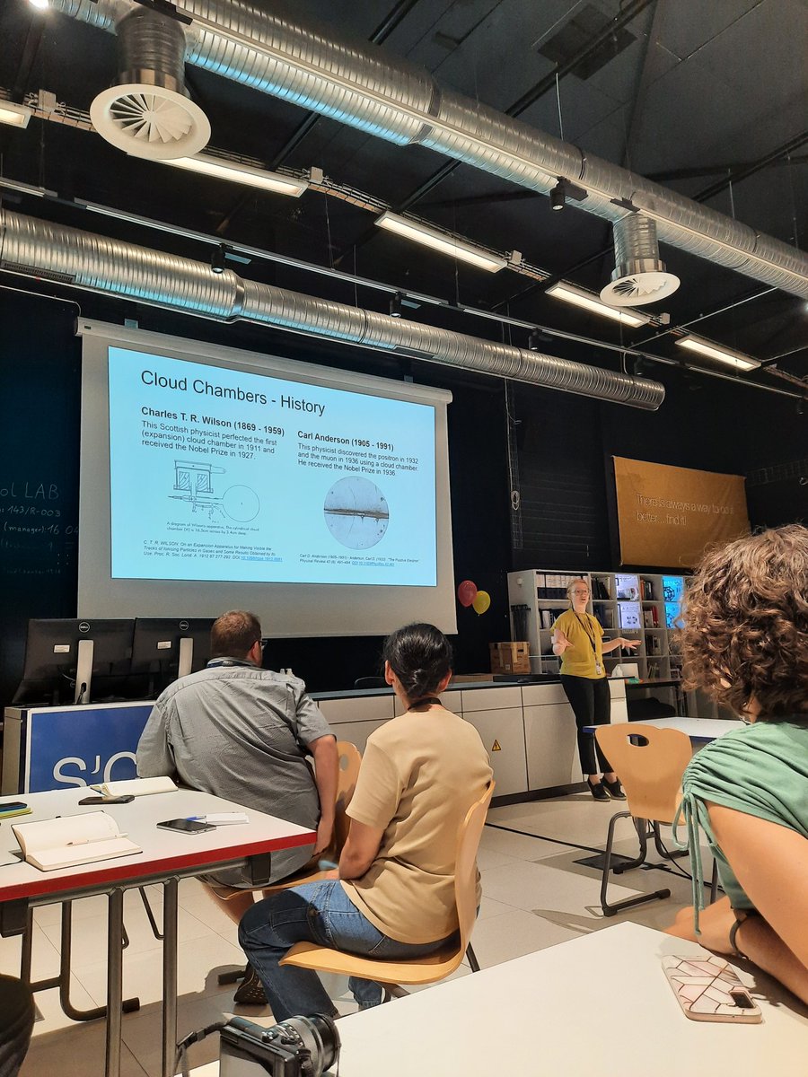 Mezzo1173's tweet photo. Cloud chamber workshop #scoollab #cern #ITW2022 https://t.co/4RMj9Weu8V