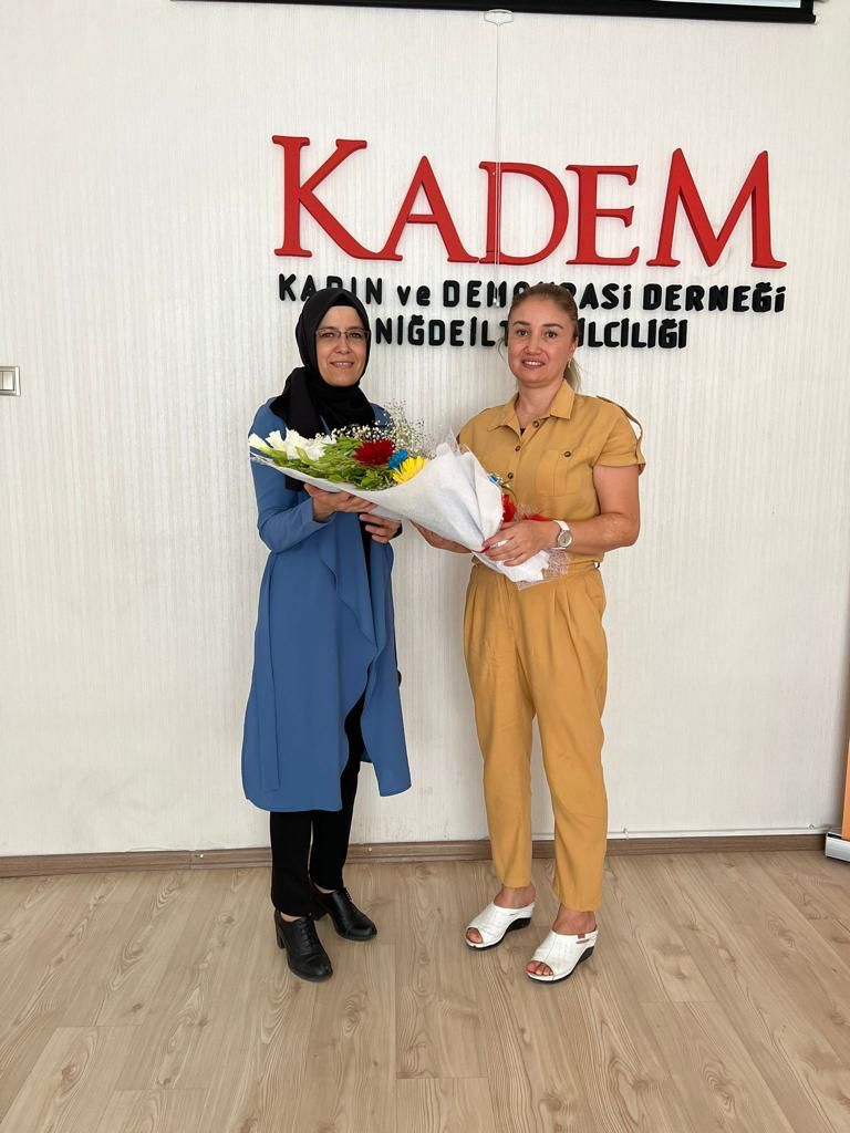 ajansnigde's tweet photo. KADEM Niğde İl Başkanı Değişti

Uzun yıllar KADEM Niğde il başkanlığı görevini yürüten Gülçin GÜÇ YAŞAR, görevini Aynur DEMİRTAŞ'a devretti. https://t.co/roy6iqM2Uy