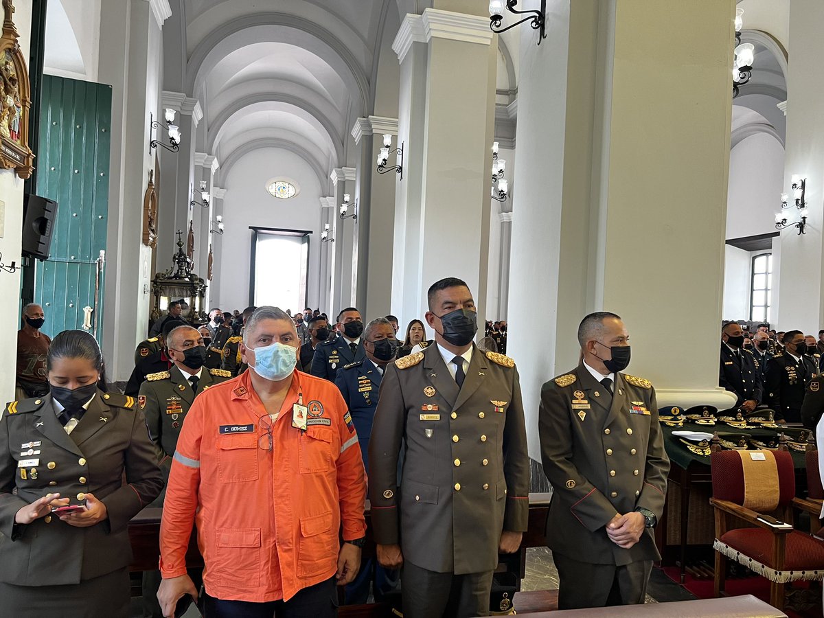 comandosergioh's tweet photo. Hoy estamos con nuestras oraciones y como nos caracteriza como la gran familia que somos, dando gracias a Dios en esta actividad llena de hermandad #MaduroIndestructible https://t.co/77DTp4VZKq