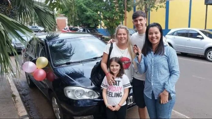 misionesonline's tweet photo. Misiones | La increíble historia de una pareja que le regaló su auto a una mujer para que pueda trasladar a su hija con discapacidad
https://t.co/ZFeXpHgGlZ https://t.co/z1EJdE4yIf
