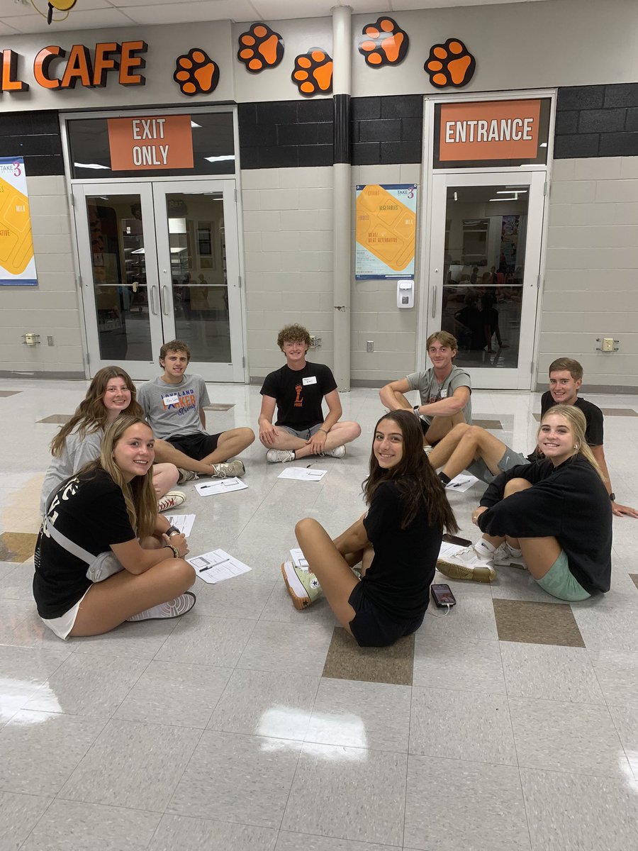 LovelandCounsel's tweet photo. Link Crew Leaders are excited to welcome our 9th graders!  All freshmen please plan to attend Orientation on August 9th 8:00 am- 12:00 pm. https://t.co/wOCD1FtW97