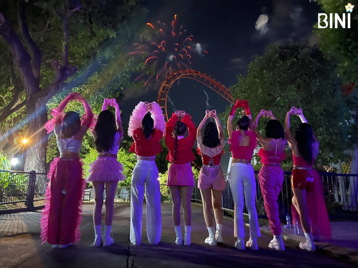 Through the lows and the highs, I will stay by your side
There's no need for goodbyes, now I'm seeing the light
When the sky turns to grey and there's nothing to say
At the end of the day, I choose you

OT8 Forever❤