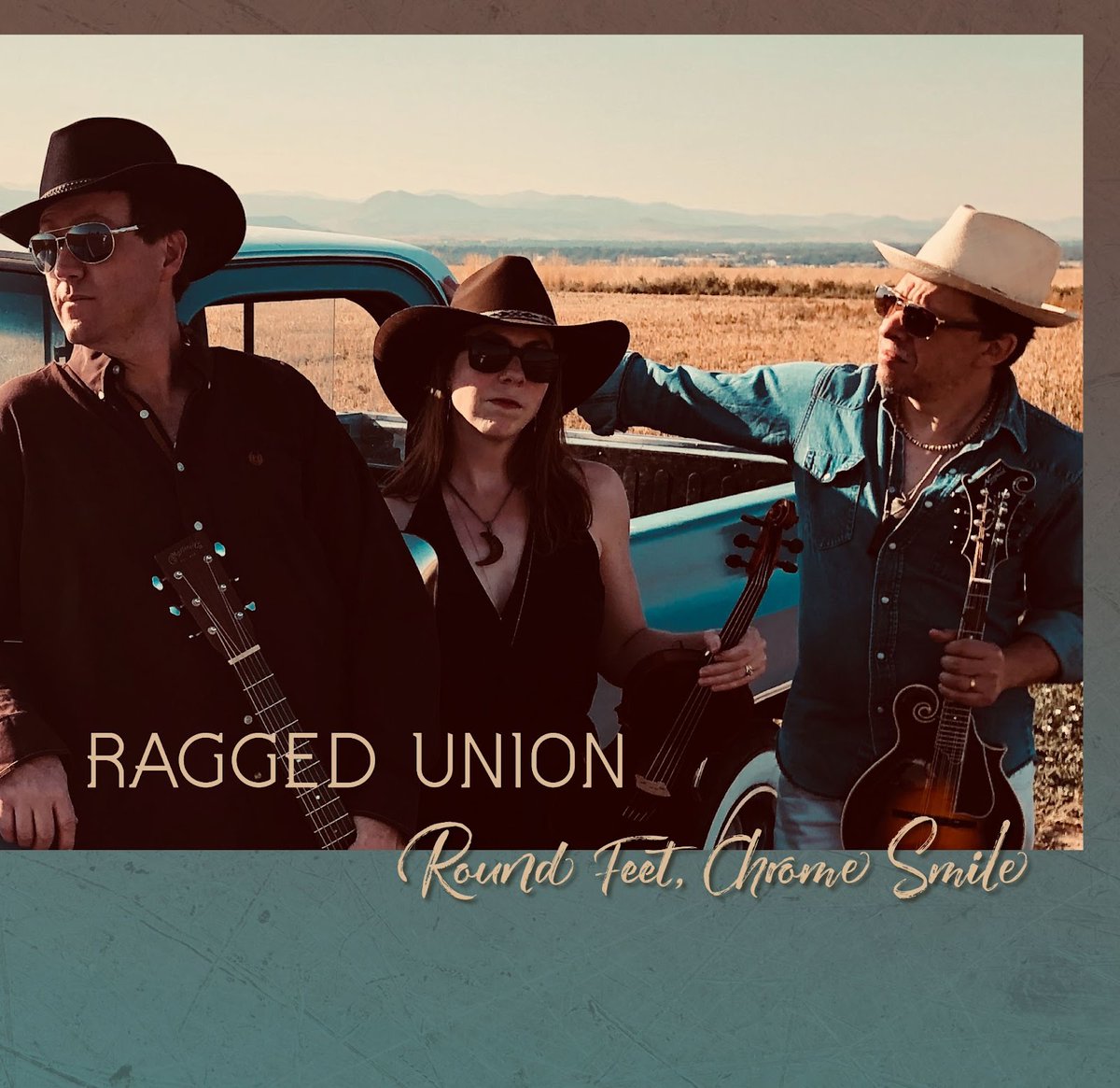 Bluegrass Trio Ragged Union Announce New Album ‘Round Feet, Chrome Smile’ out September 30, 2022
 bluegrassgroove.com/2022/08/04/blu… #raggedunion #bluegrassgroove <a href="/raggedunionbg/">Ragged Union</a>