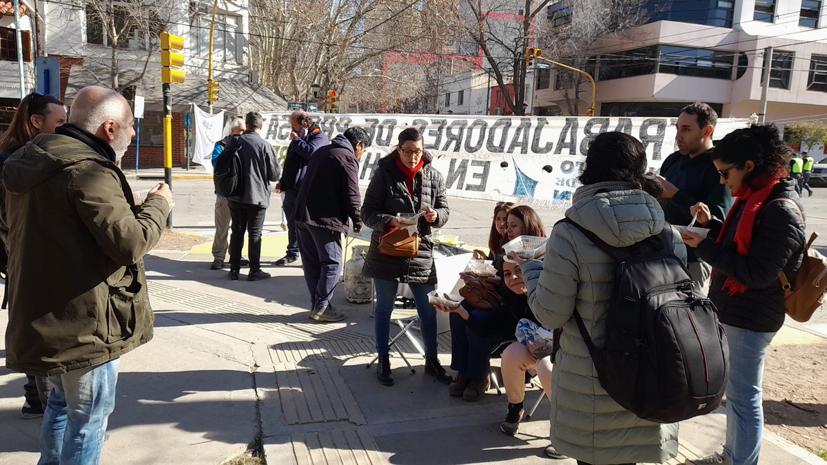 🔴 Gran jornada de paros, ceses y movilización por recomposición salarial

Lxs trabajadorxs de prensa dieron una nueva muestra de profundización de la lucha por la recomposición salarial.
ADIRA: ¡Basta de salarios de pobreza!

Lee más➡️bit.ly/3vGrBvX